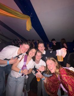 van banken gevallen, “gehockeyt” en gedanst maar vooral heel veel Extra Joss getankt met de @herenvanflatsoen op TLC🍻💃