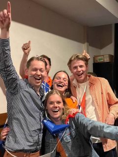 Willempie weer trots gemaakt op koningsdag met de mannen van @hgsteyl 🧡